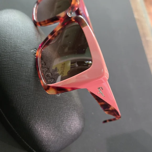 Salvatore Ferragamo Coral and Tortoise Sunglasses - nhima.co.zm display picture 1